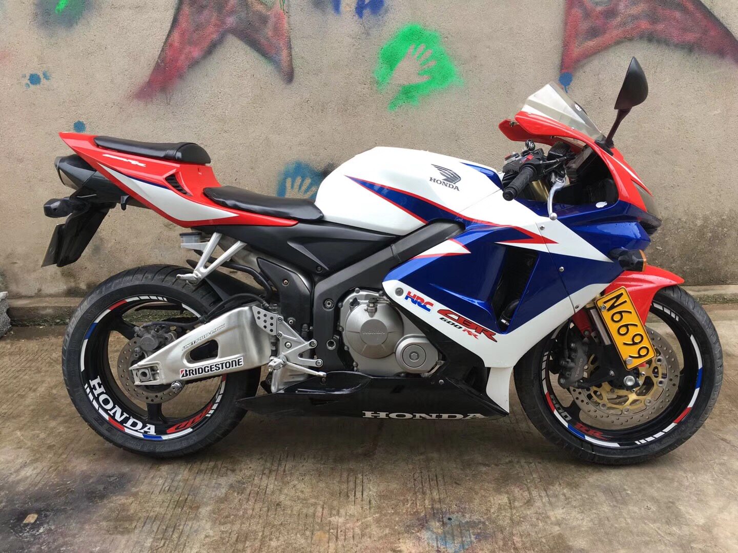 热销街车摩托车_二手进口本田1000 cbr600 f5 跑车四缸趴赛250 400