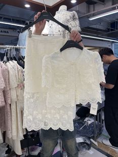 蕾丝刺绣小香风套装裙女2024新款韩版设计感镂空上衣半身裙两件套