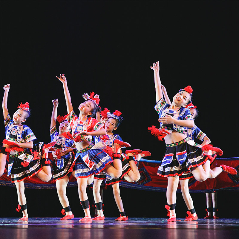 六一儿童演出服小荷风采瑶山彩云飞舞蹈服女童彝族苗族表演服装饰