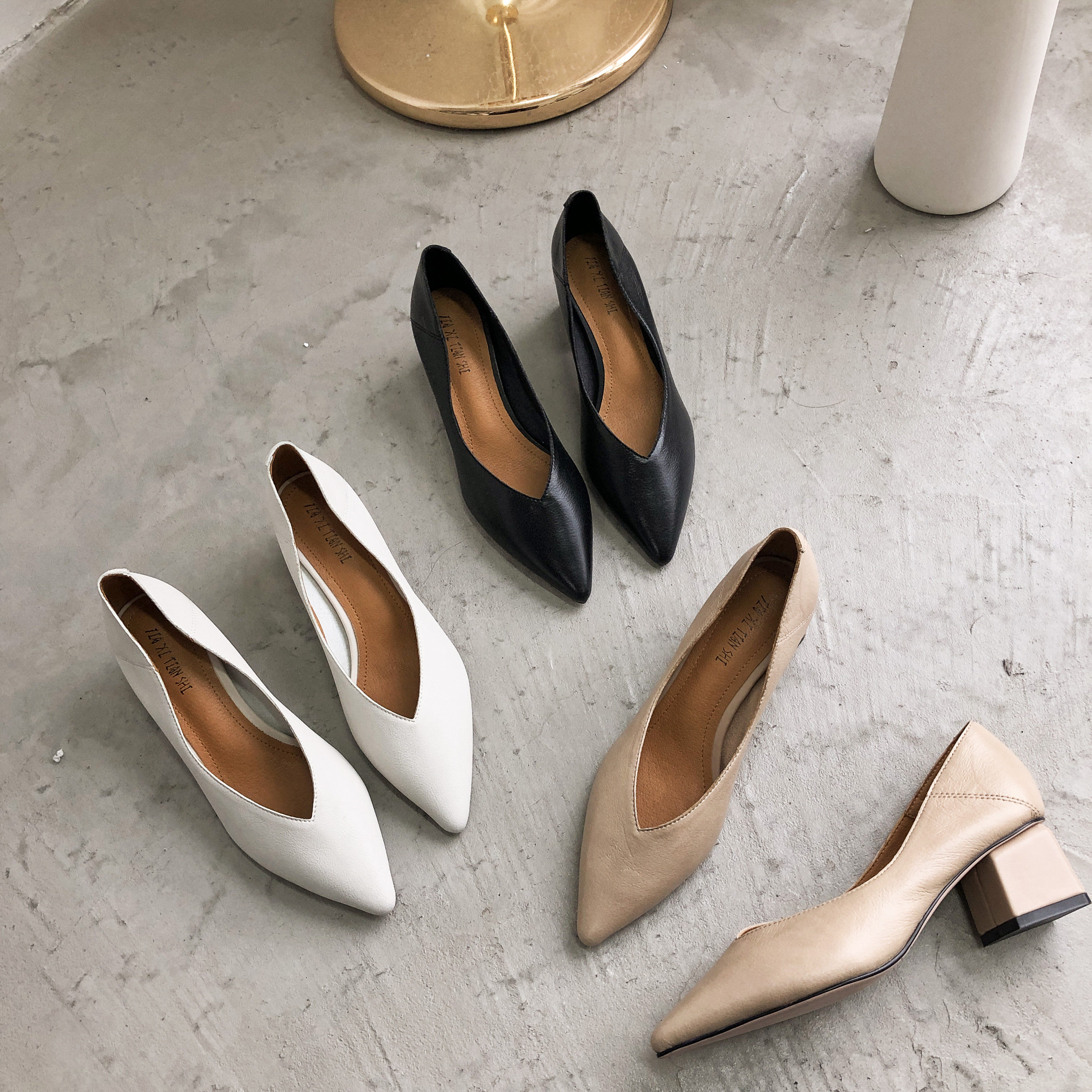 包邮 这款一定要入 显瘦v口尖头单鞋粗跟方跟浅口百搭软皮ol通勤女鞋