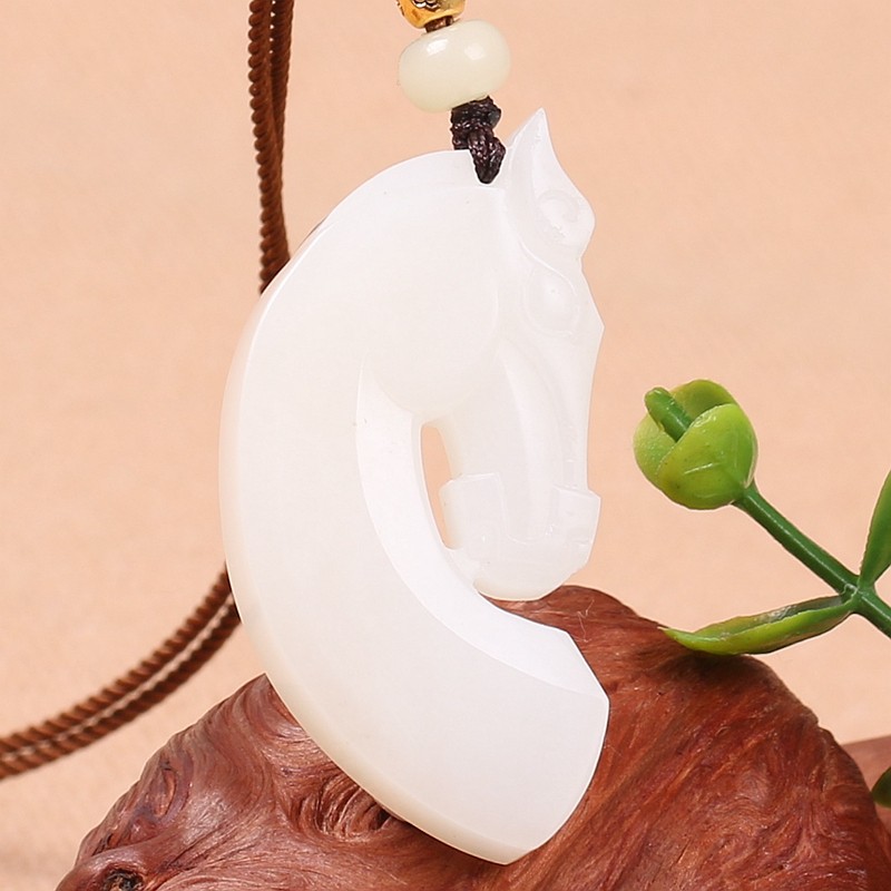 苏工精雕和田玉羊脂白玉马到成功挂件重17.1723克