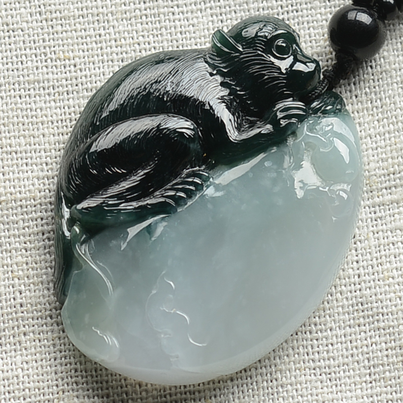 天然缅甸a货翡翠灵猴献瑞吊坠19.1g