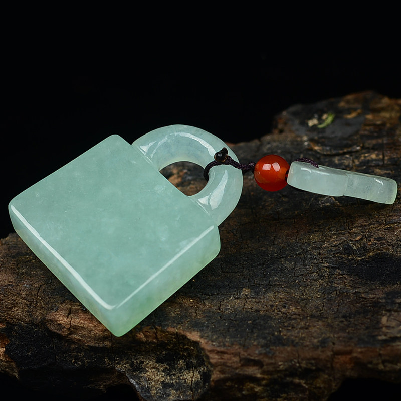 天然缅甸a货翡翠冰种同心锁吊坠8.05g