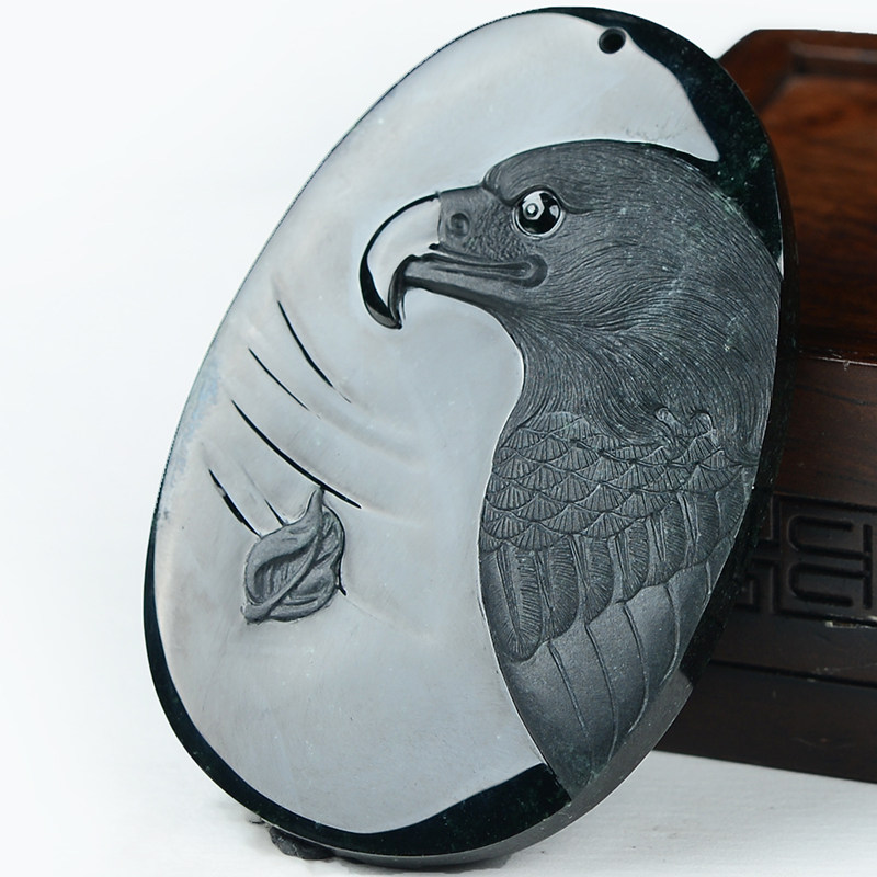 省玉雕大师高嘉作品【高瞻远瞩】天然缅甸a货翡翠墨翠鹰吊坠42.8g