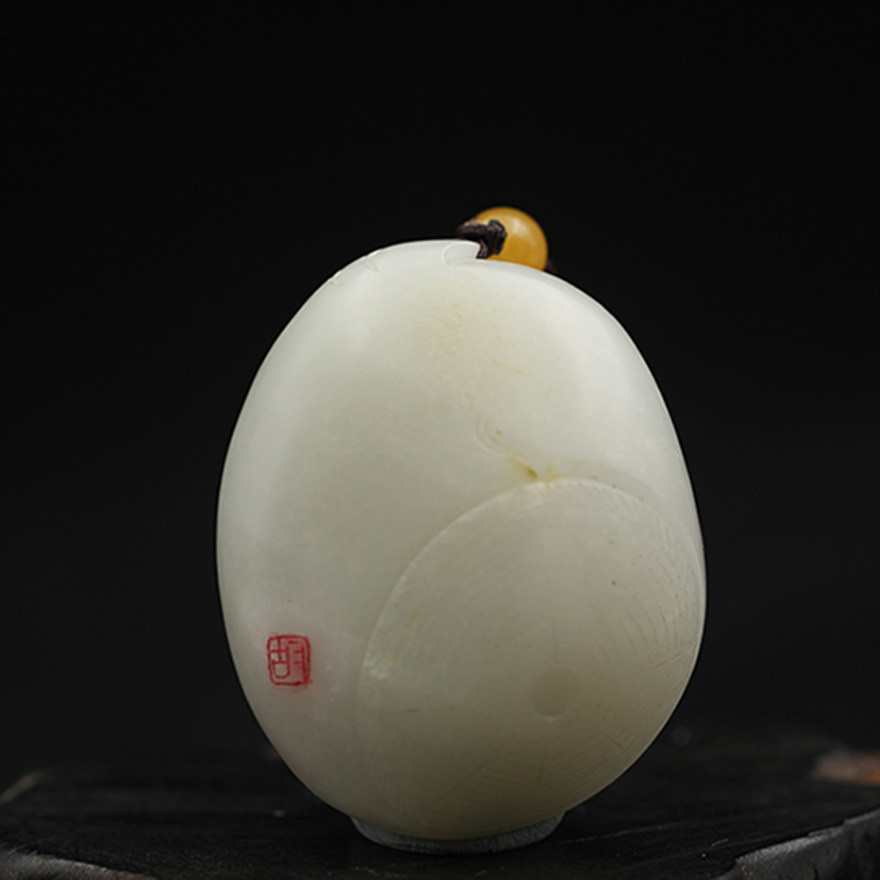 省级玉雕大师胡锡涛新疆和田玉籽料 笑口常开挂件 93g hxt-01