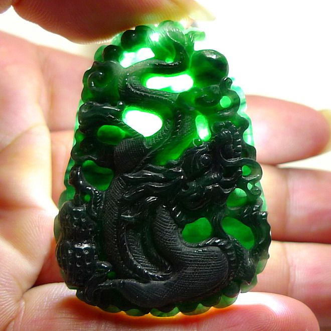 天然翡翠a货-老种墨绿色精雕龙行天下吊坠 29.80克