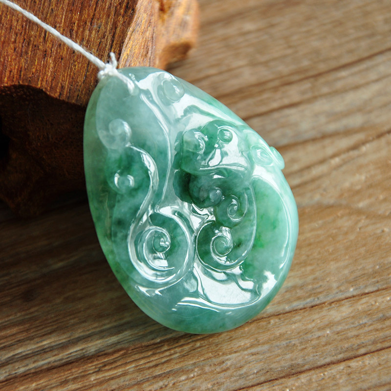 天然a货翡翠冰糯种草龙吊坠25.1克