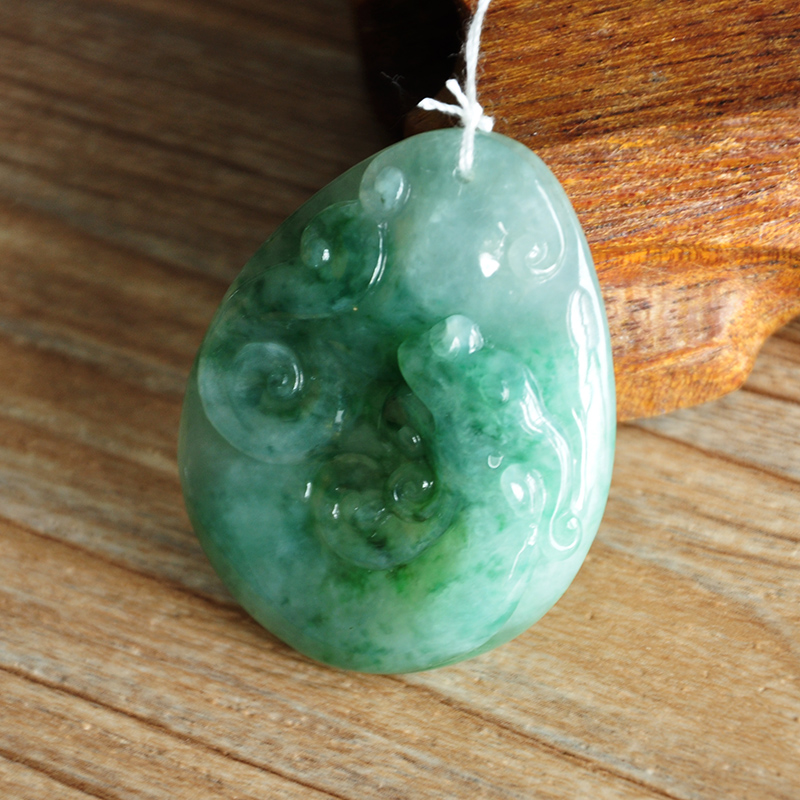 天然a货翡翠冰糯种草龙吊坠25.1克