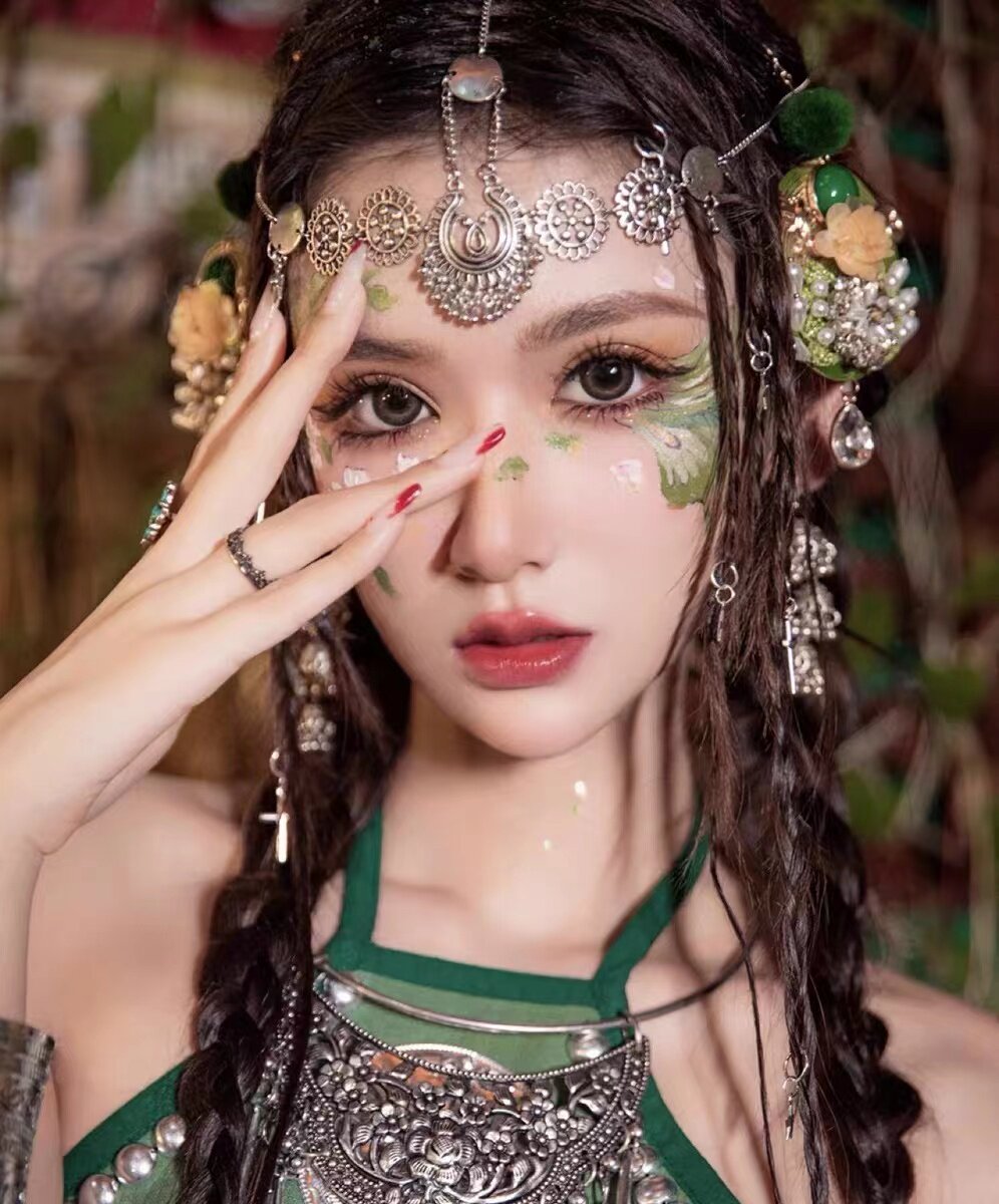 西双版纳哈尼族女装云南少数民族刺绣裙演出舞蹈服装影楼拍照服饰