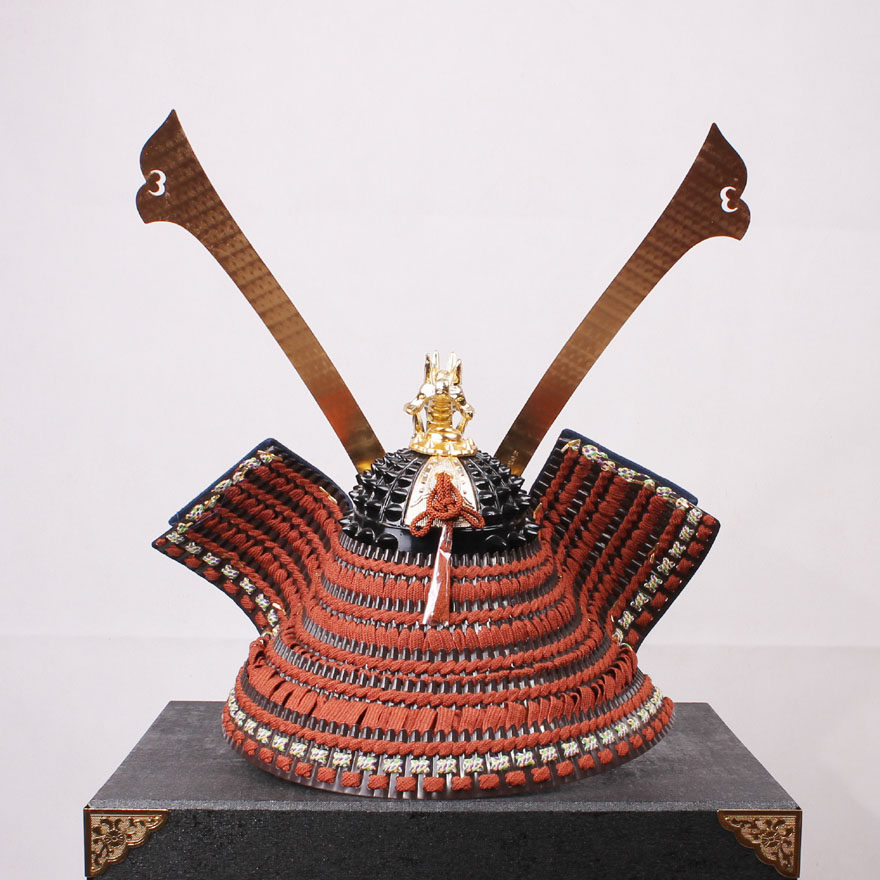日本产雕花武士头盔吉祥摆件套装