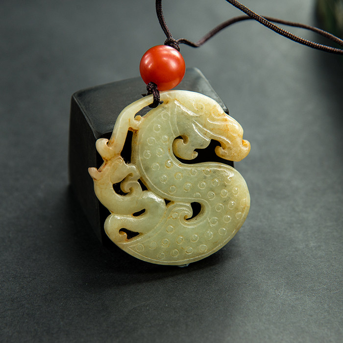 和田玉 青龙佩挂件 重38.42g 汇通拍卖