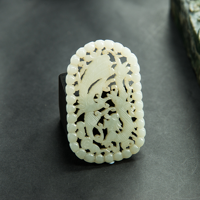 和田玉 珠联璧合龙凤佩挂件 重37.15g 汇通拍卖