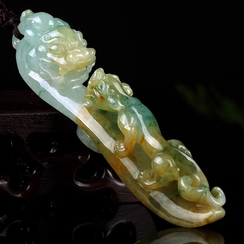 老坑冰糯种精雕水润俏色翡翠龙钩 50.33g