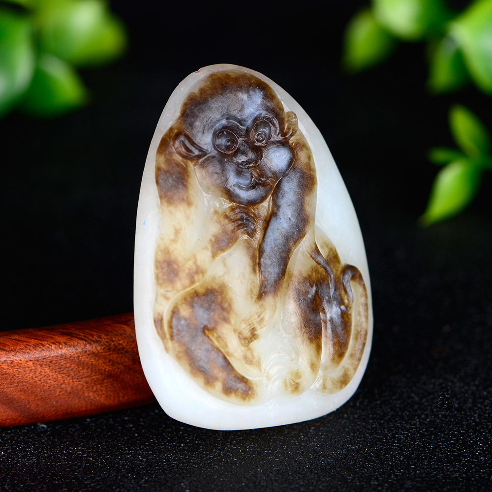 国家级玉雕大师【陶虎】工作室作品 和田玉糖白玉挂件生肖猴