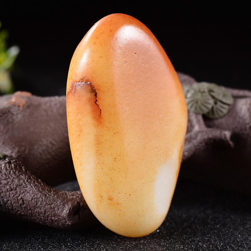 馆藏品 重器 玉龙喀什河 籽料 黄金皮 原石肉细 和田玉118.44克