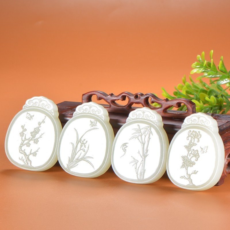 【珍品推荐】 和田玉 梅兰竹菊 挂件 套件 170克