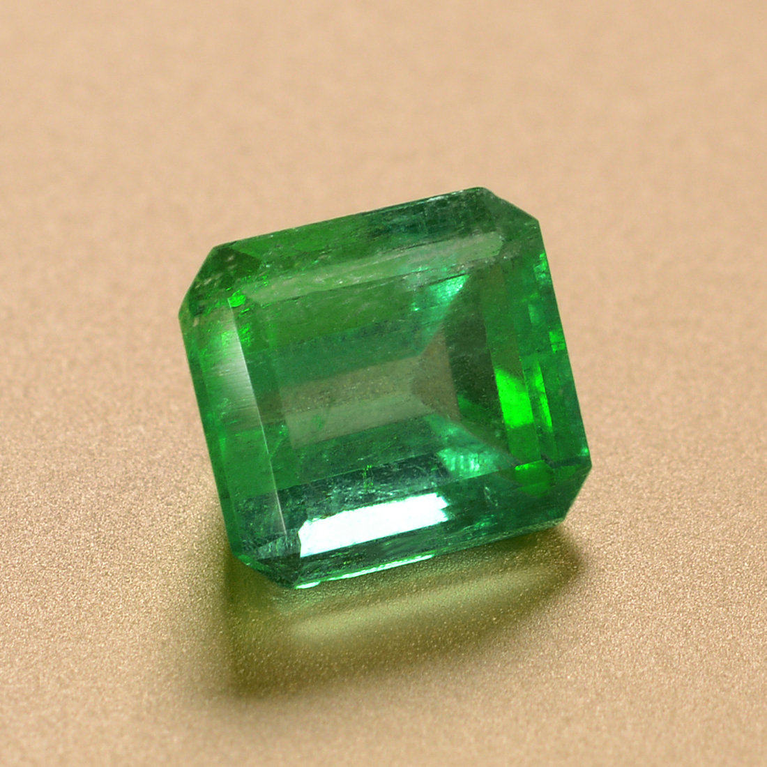 2.1克拉 天然祖母绿裸石 晶体干净 火彩好 可镶嵌款式 2636