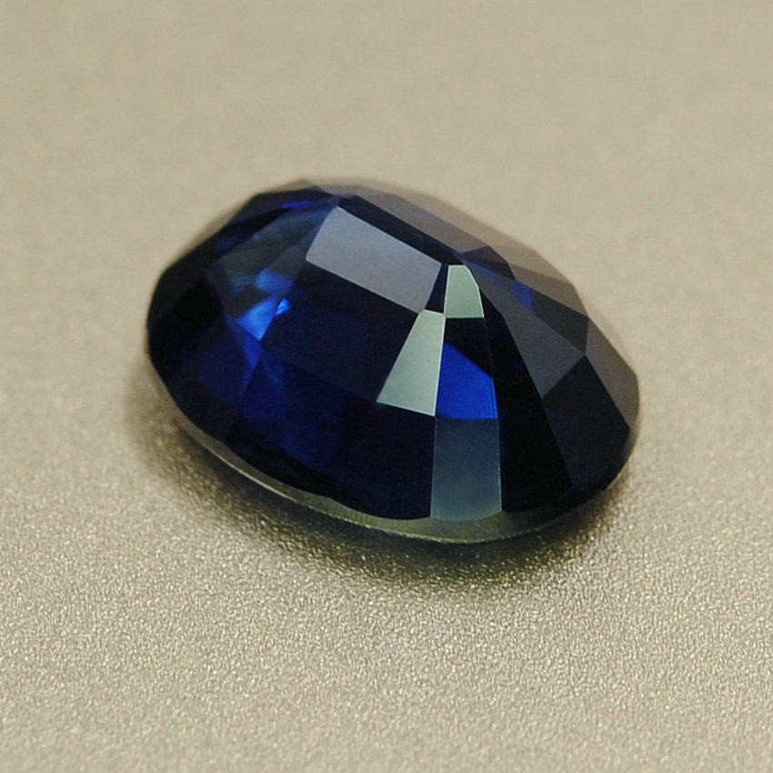 1.87ct天然玻璃体蓝宝石 晶体干净 火彩好 可镶嵌款式