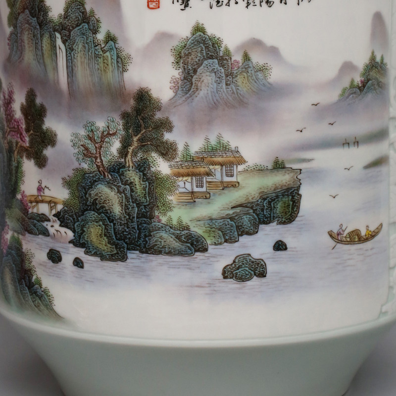 中国陶瓷工艺美术大师欧阳秋霞粉彩瓷瓶《山川秀色》