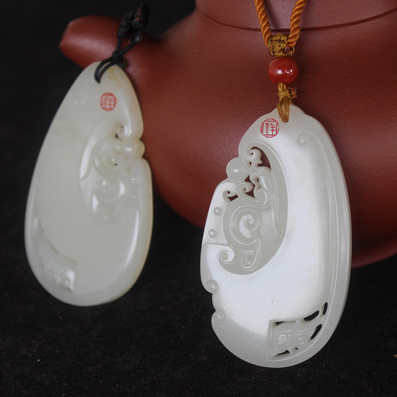 省级玉雕大师 杨红展 新疆和田籽料 挂件 双凤和鸣对牌50g