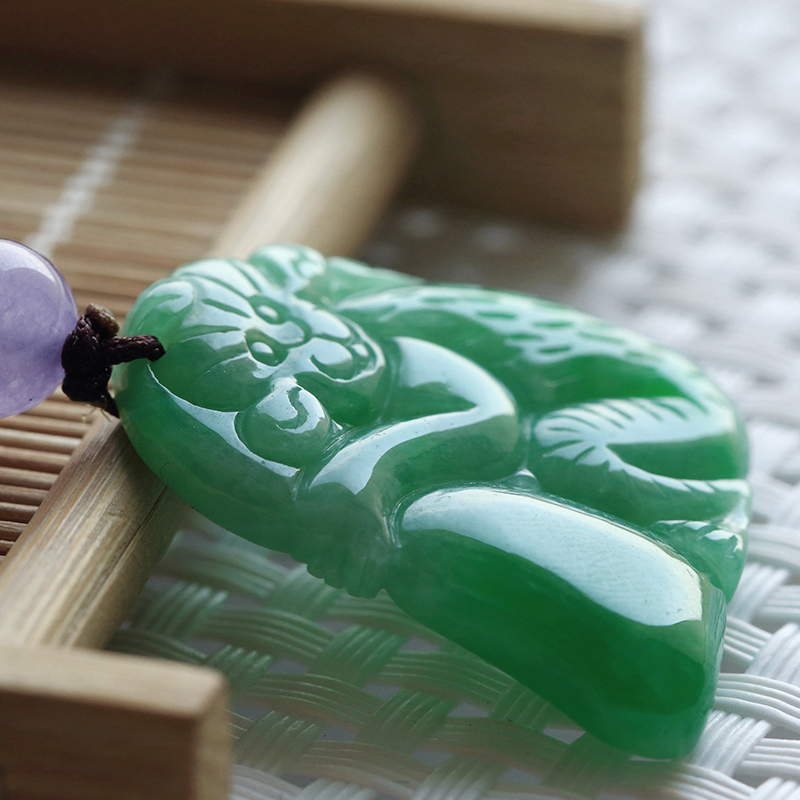 天然a货糯种翡翠灵猴献瑞挂件 10.70g(含珠绳)