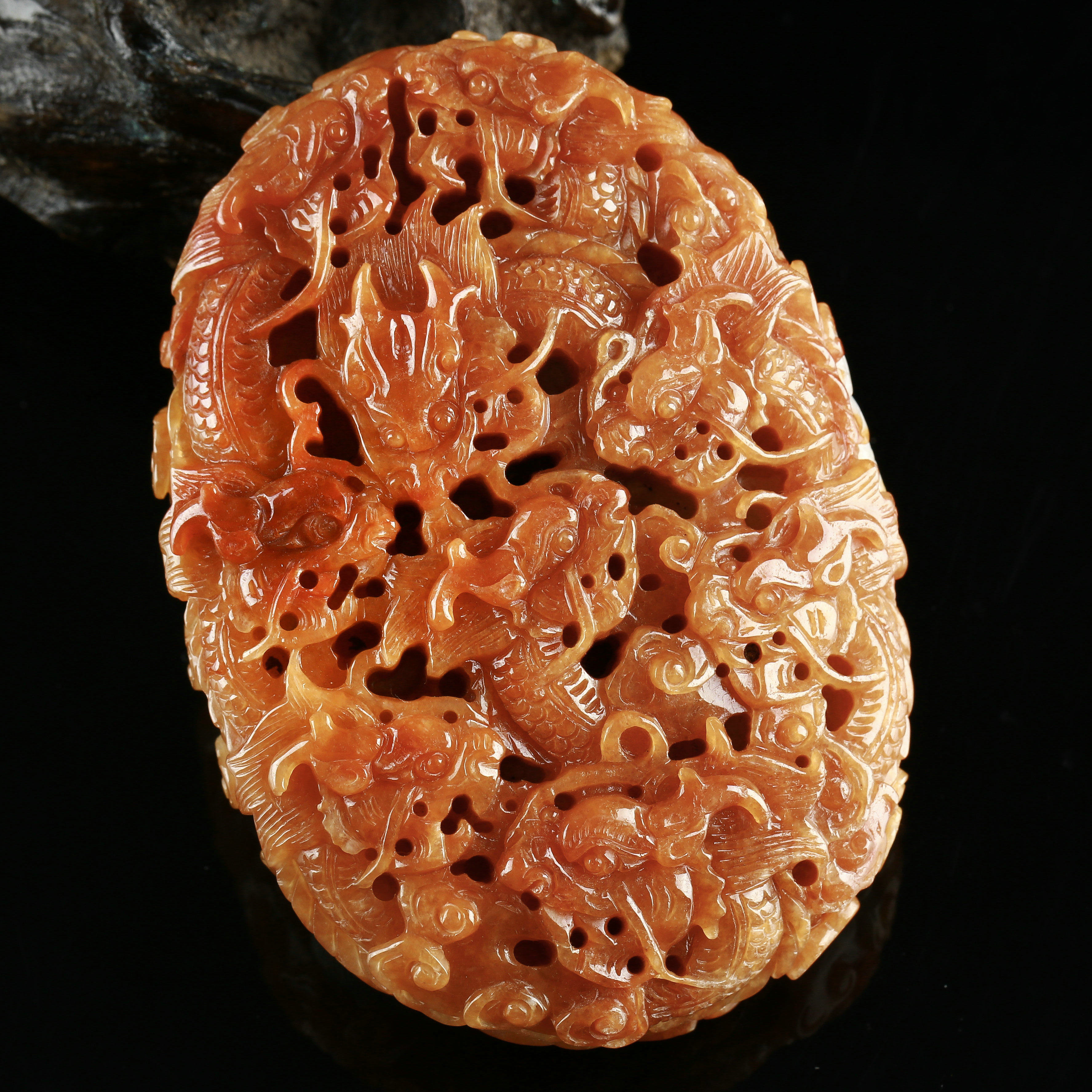 温润细糯种大件厚装红翡精雕龙手把件 188.71g