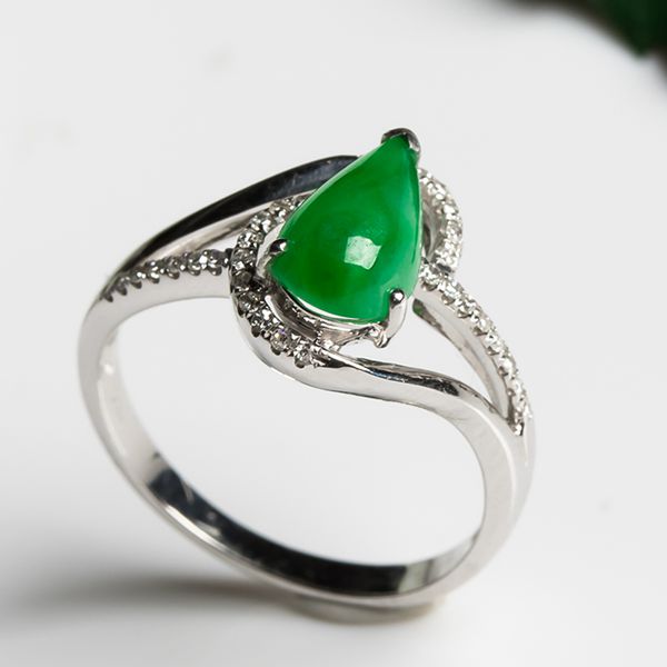 18k金伴钻镶嵌翡翠a货水滴型戒指2.93g