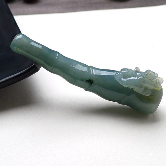 缅甸翡翠a货满绿烟斗 50.65g