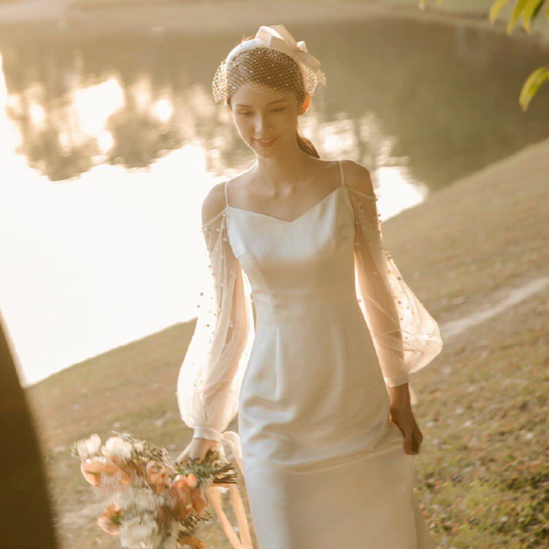 缎面轻婚纱礼服女吊带白色新娘旅拍森系超仙简约显瘦敬酒服出门纱