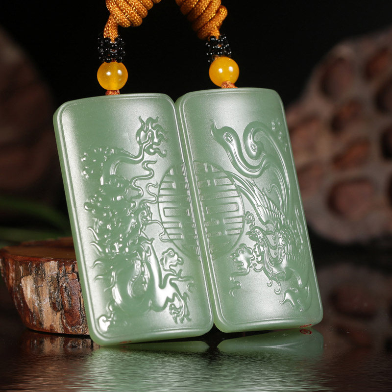 中国玉石雕刻大师周雁明和田玉龙凤对牌 81.135克带绳