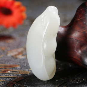 和田玉挂件豌豆 12.