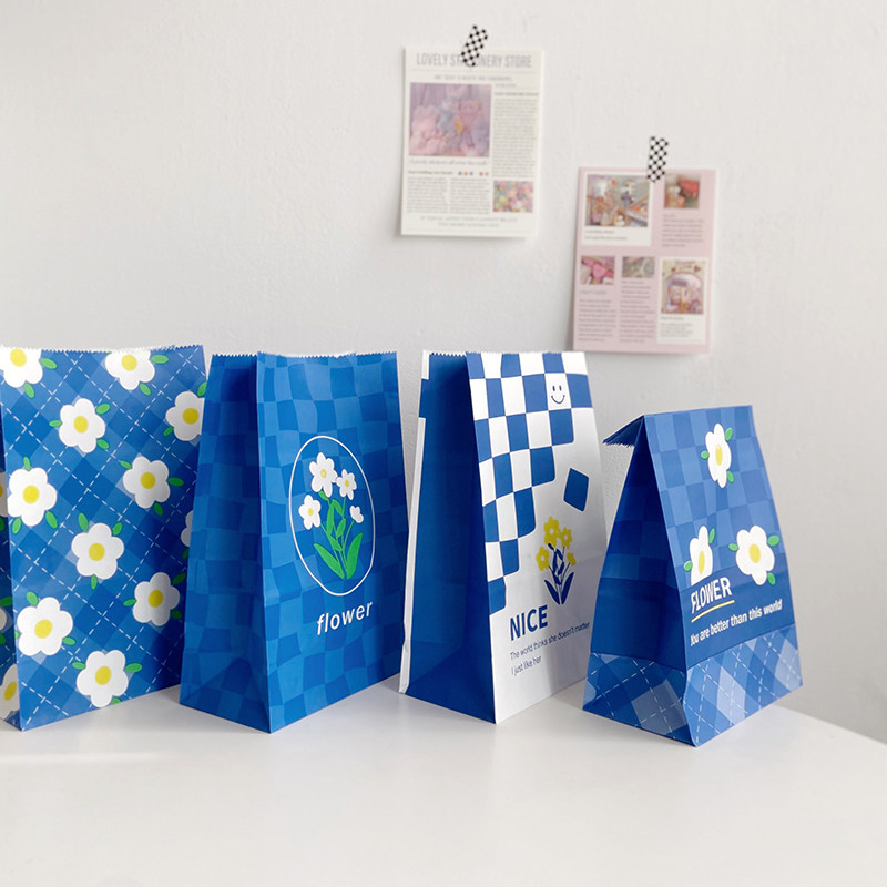 ins风克莱因蓝棋盘格花花卡通牛皮纸袋礼物包装袋礼品袋韩版纸袋