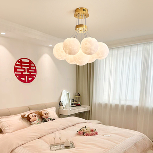 萨洛尼月球灯奶油风主卧室灯具轻奢现代简约2024新款客厅房间吊灯