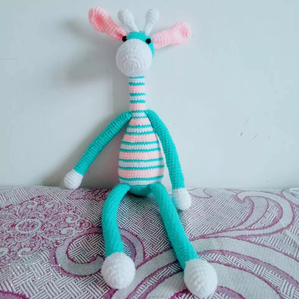手工钩针毛线娃娃彩色长颈鹿编织玩偶diy材料包情侣礼物包邮