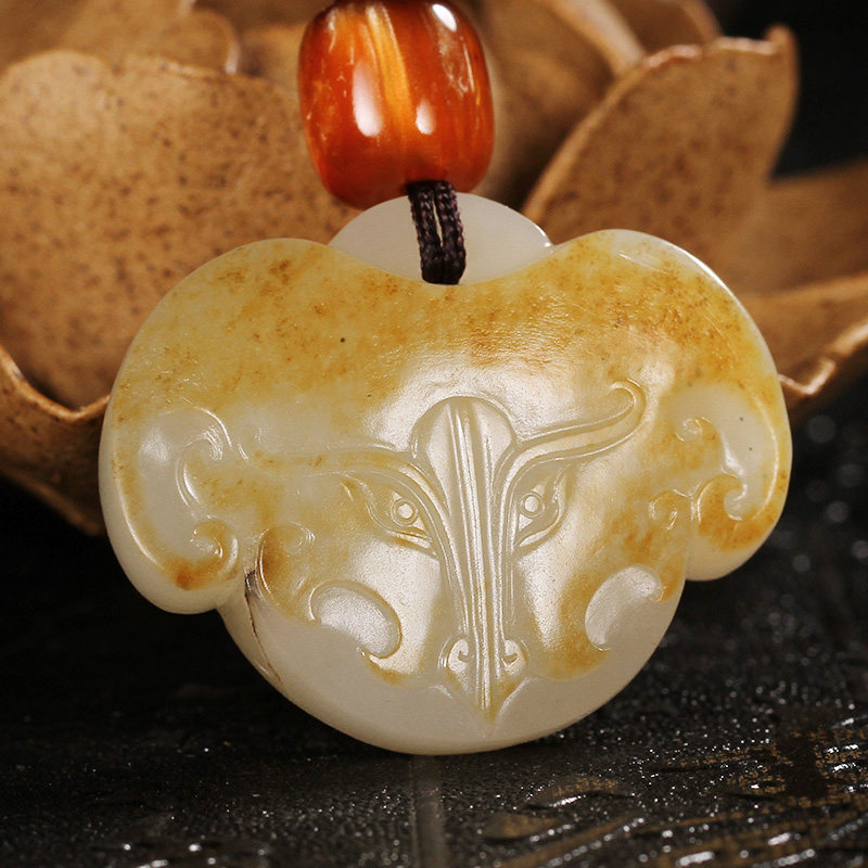 收藏精品 洒金皮 和田玉 白玉 仿古兽 挂件 30.58克 皮色好料细