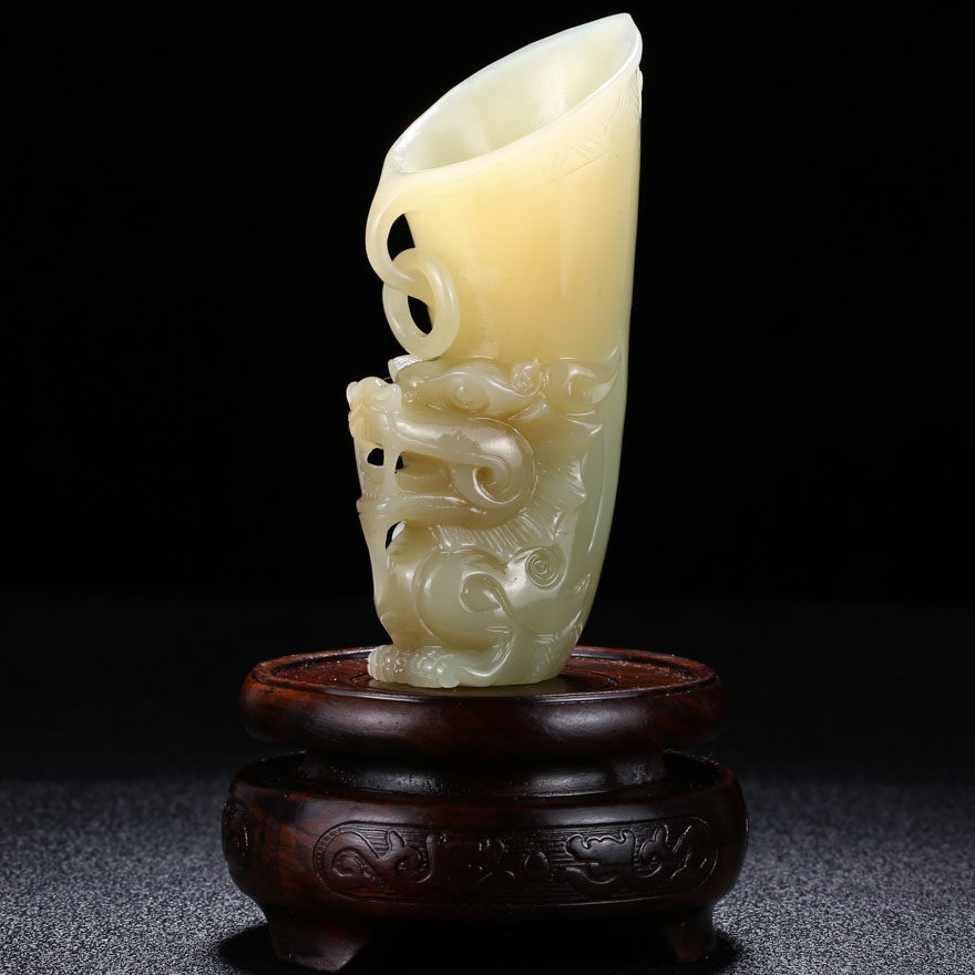 【龙杯】省级玉石雕刻大师王晓义 和田玉小摆件 135.64g me1211