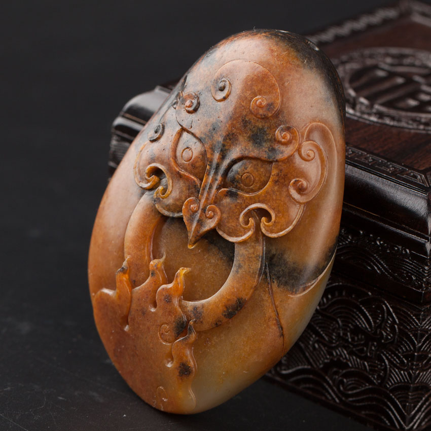 省级玉雕大师王晓义作品精雕挂件 兽牌 130.87g