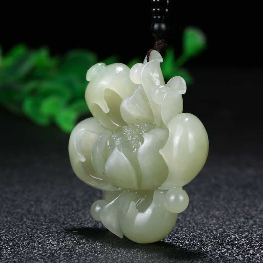 【荷花】王晓义玉雕工作室出品 和田玉挂件 42.73g me1794