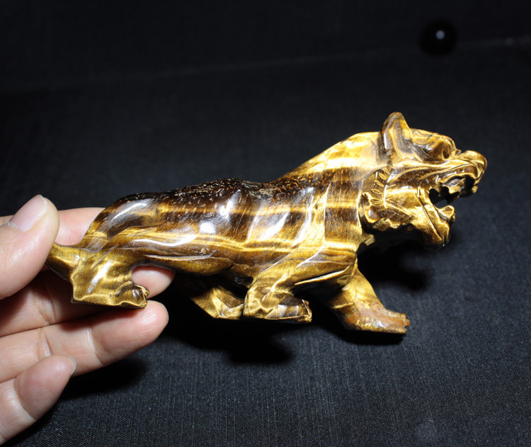 千蕊天然虎睛石老虎摆件 黄虎石雕刻老虎摆饰 把玩 原石手把件