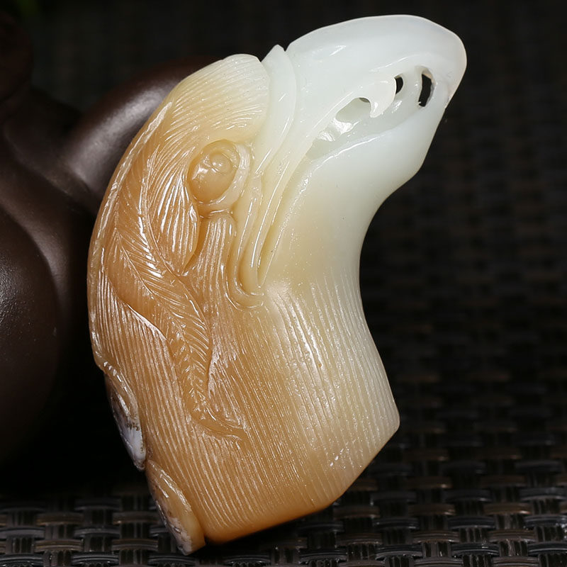 和田玉糖白玉鹰头挂件 68克