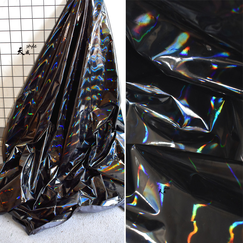 亮黑色镜面镭射幻彩pvc皮革面料闪反光服装防水设计师羽绒服布料