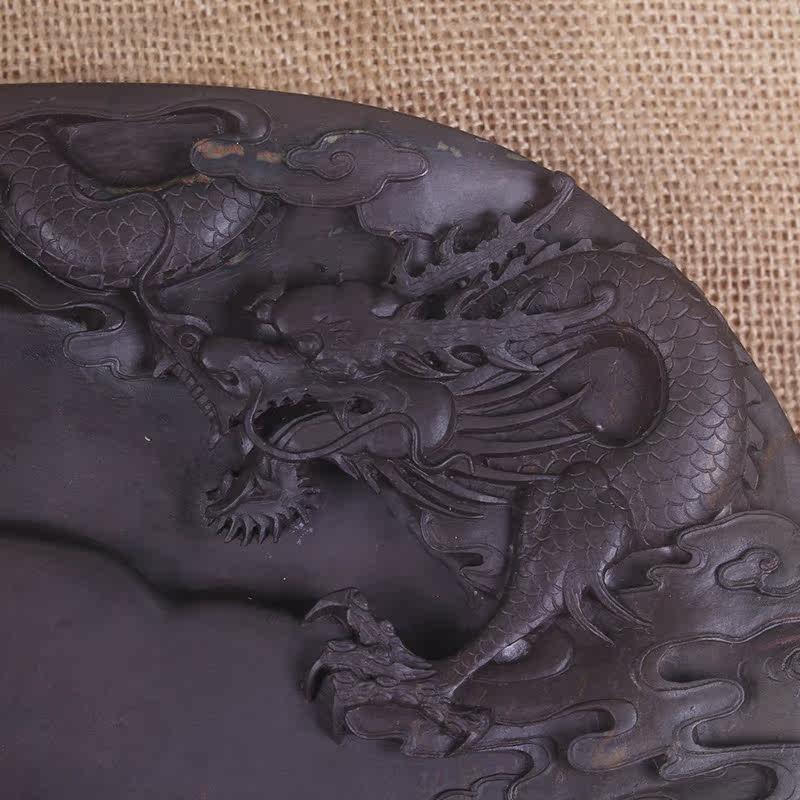 国际高级工艺美术大师 莫达成作品 白线岩《飞龙在天》砚