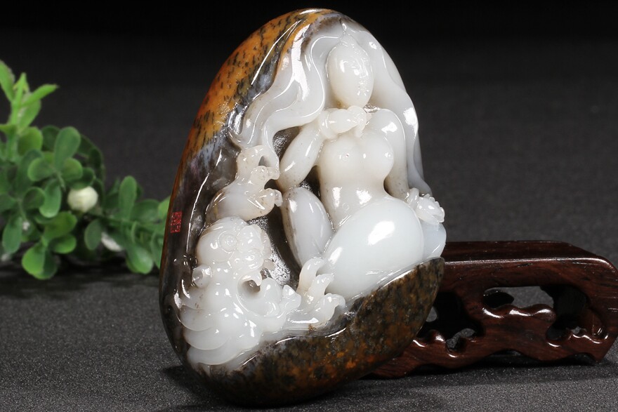 黄铭玉雕工作室和田玉美女手把件186克