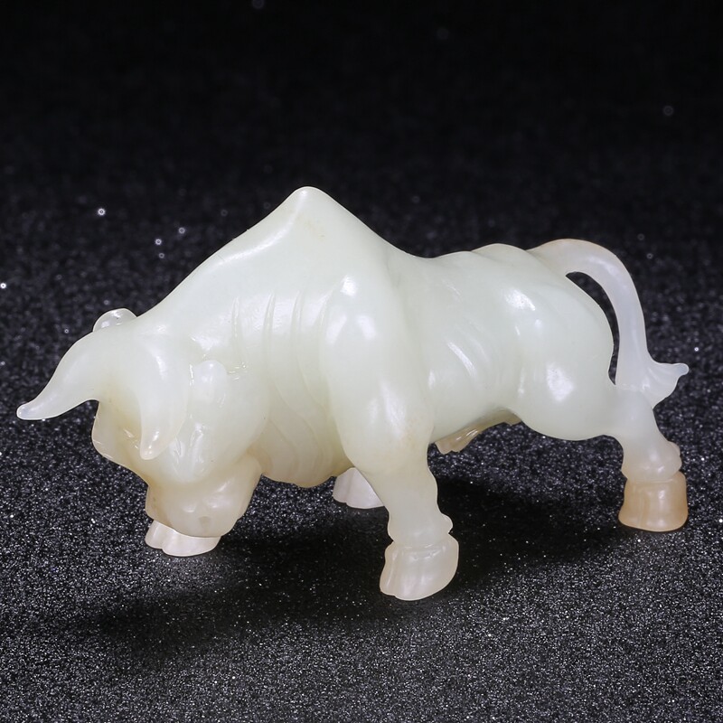 玉雕名家高守亮 作品和田玉 牛气冲天摆件 81克