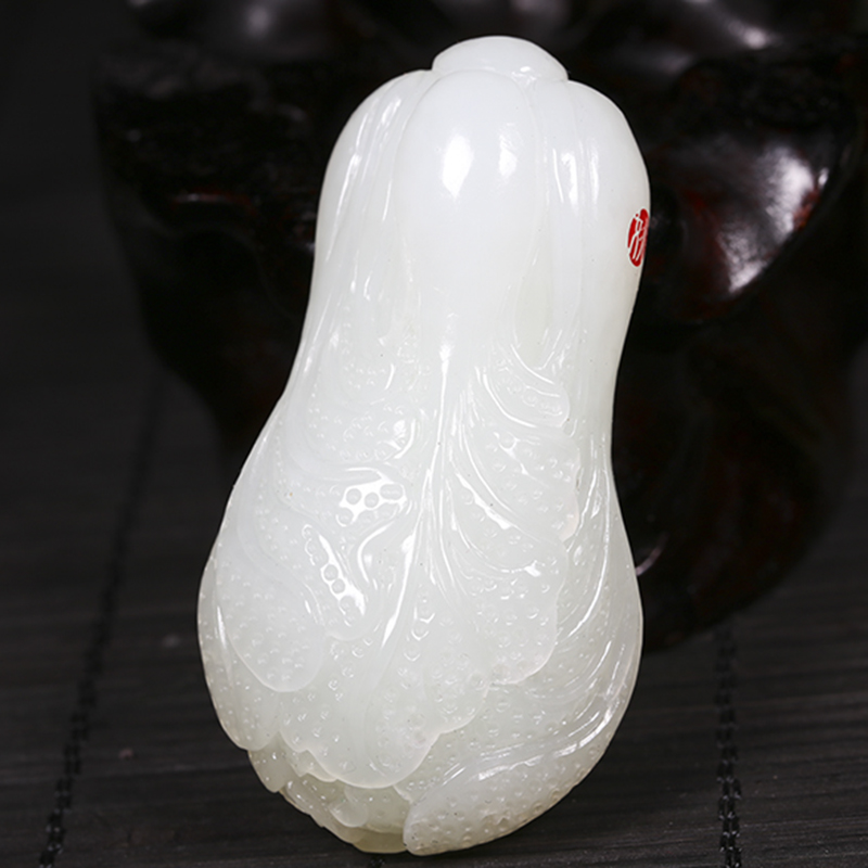 【财富聚来】省级玉雕大师姚义 和田玉白玉玉白菜挂件 59.76克