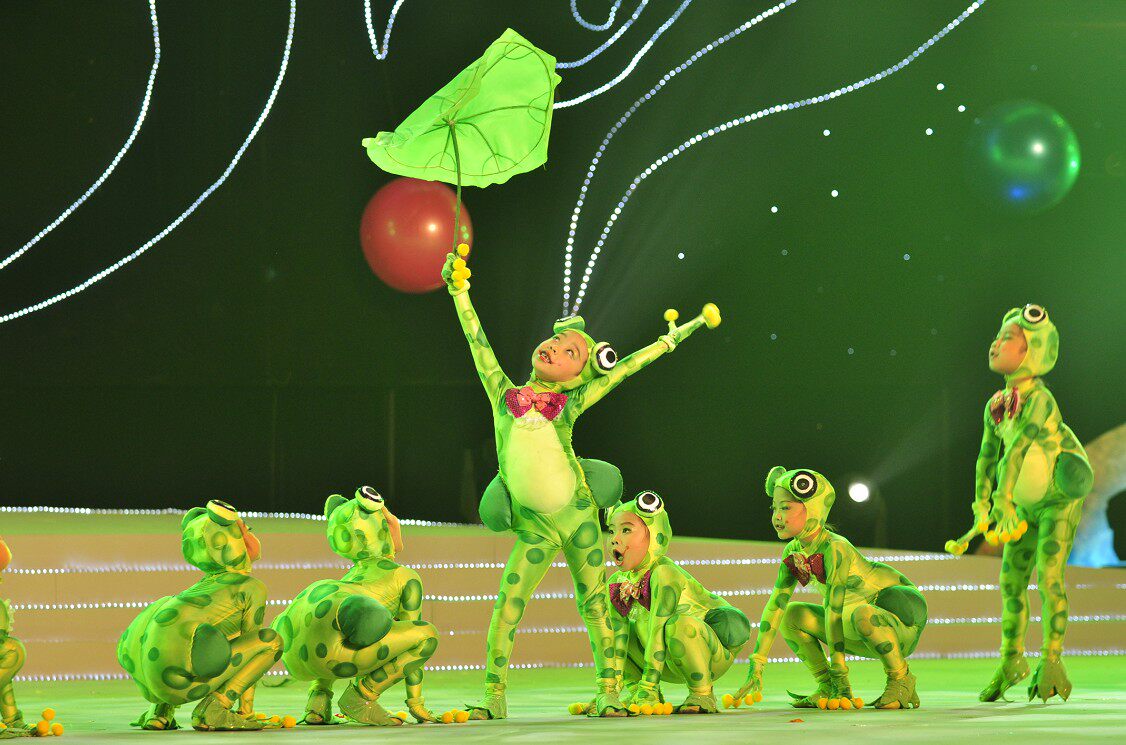 一折小跳蛙_儿童小青蛙演出服动物服快乐的小跳蛙舞蹈服装青蛙最伟大