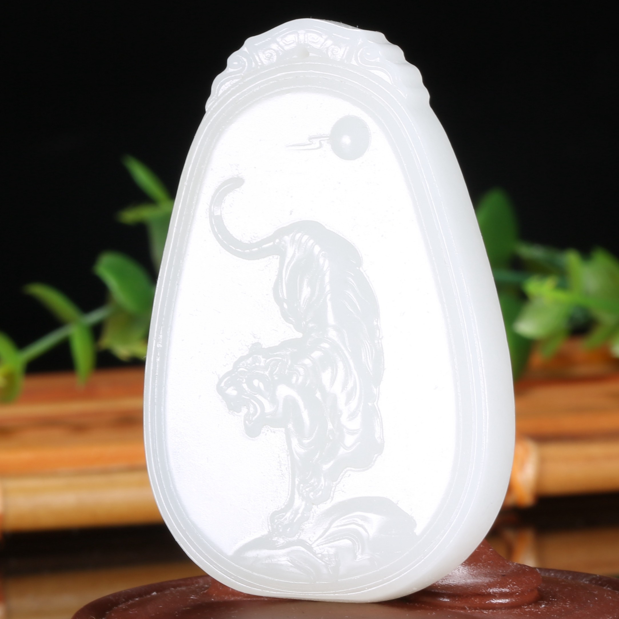 和田玉羊脂玉老虎挂件 54g