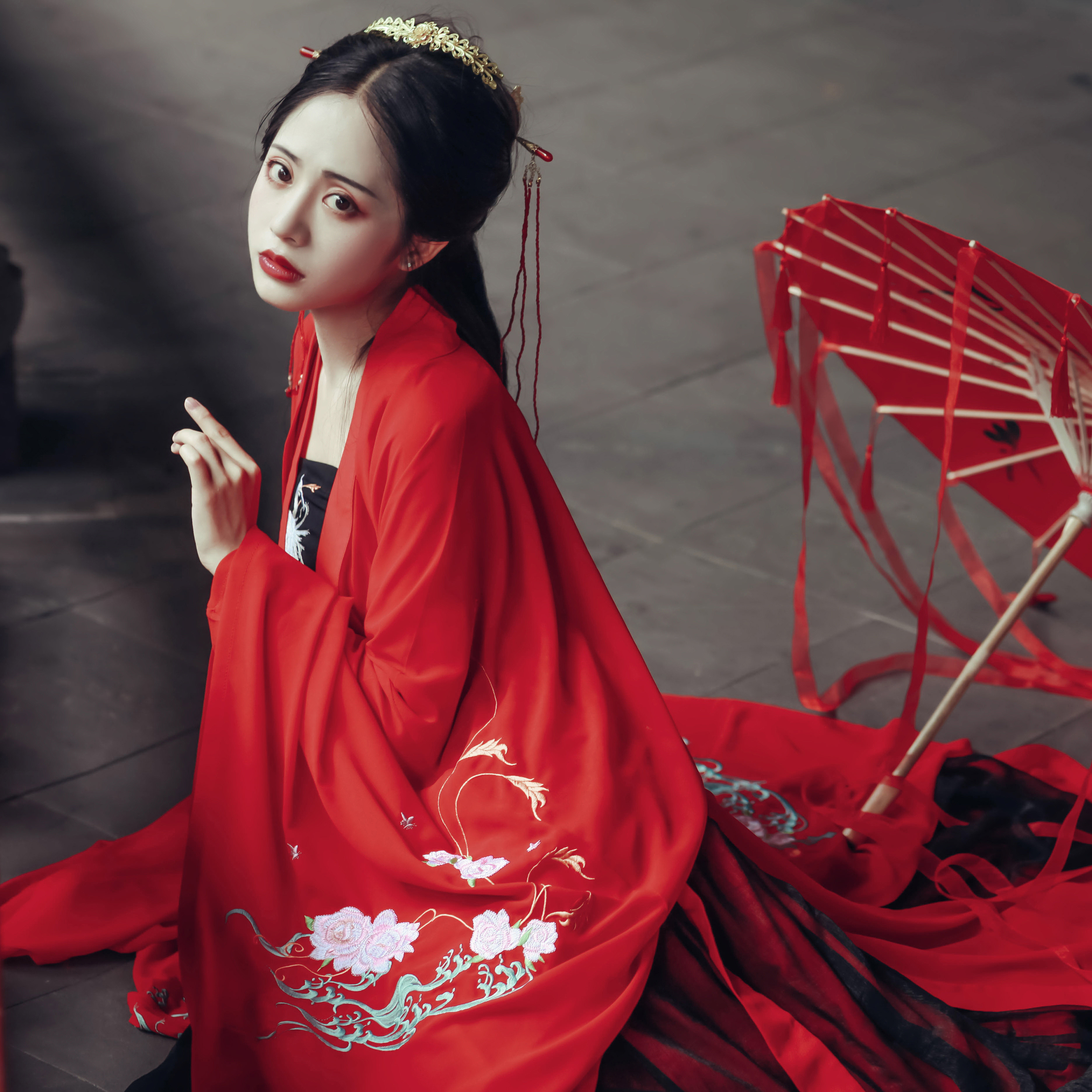 汉宫_【嫣然兮】汉服女 汉宫华府原创汉服刺绣中国风复古广袖现货秋