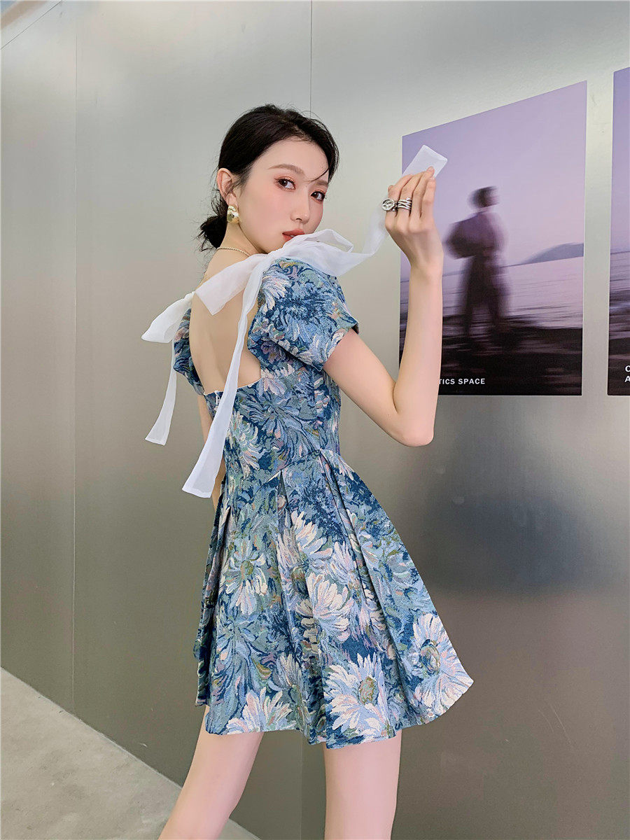 周章章 2021夏季新款莫奈花园轻奢宫廷油画气质收腰蓬蓬连衣裙