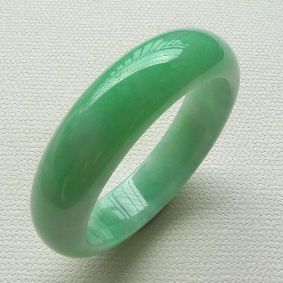 缅甸翡翠a货满色淡绿圆口手镯 (55.9圈口)76.88克